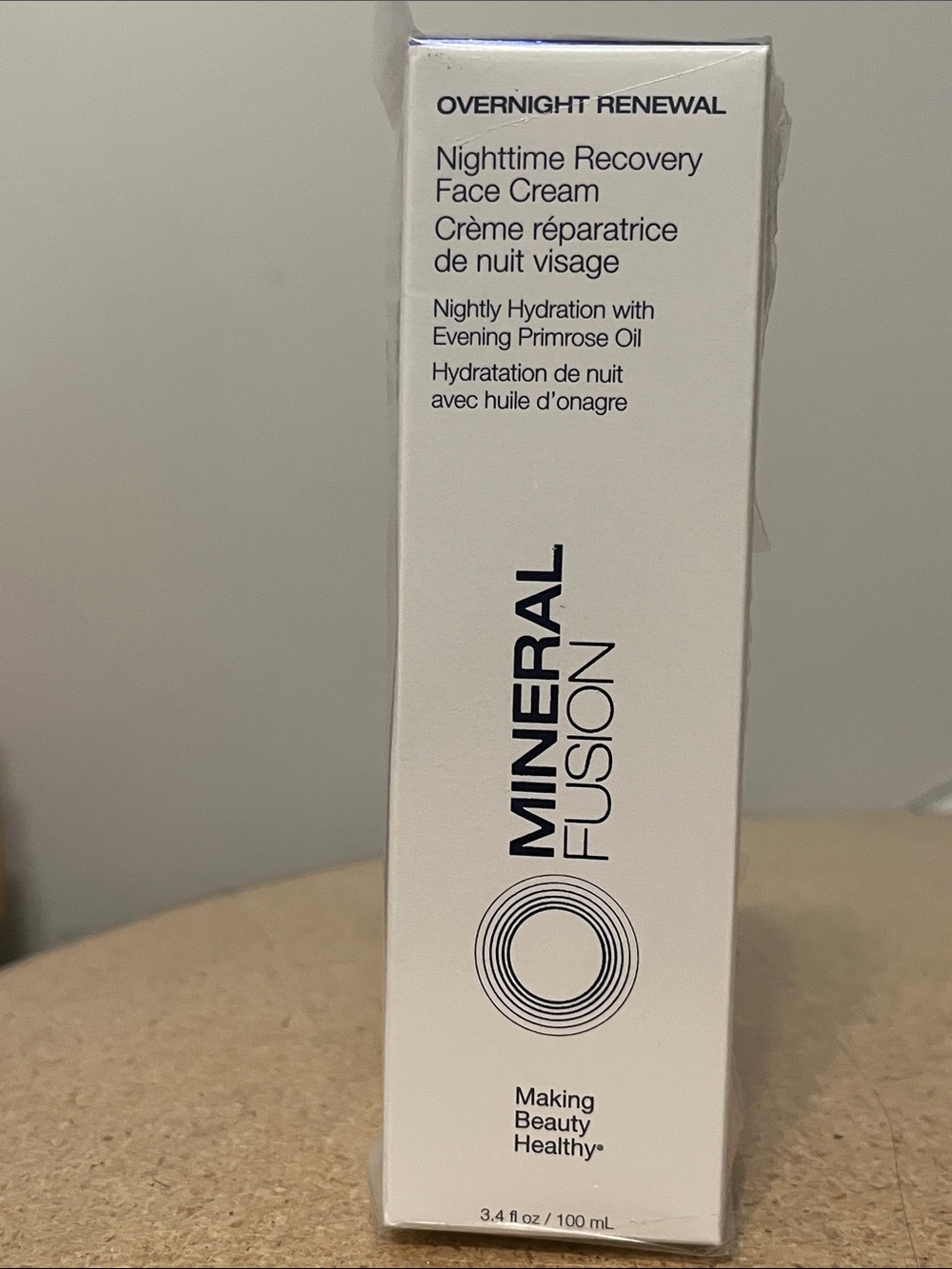 Mineral Fusion Overnight Renewal Nighttime Recovery Face Cream – White